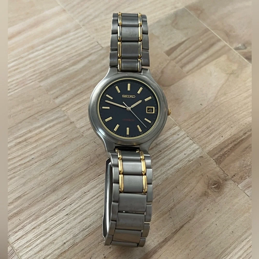 Seiko Titanium Rare Vintage Men’s Watch Two-Tone Titanium Bracelet Blue Dial
